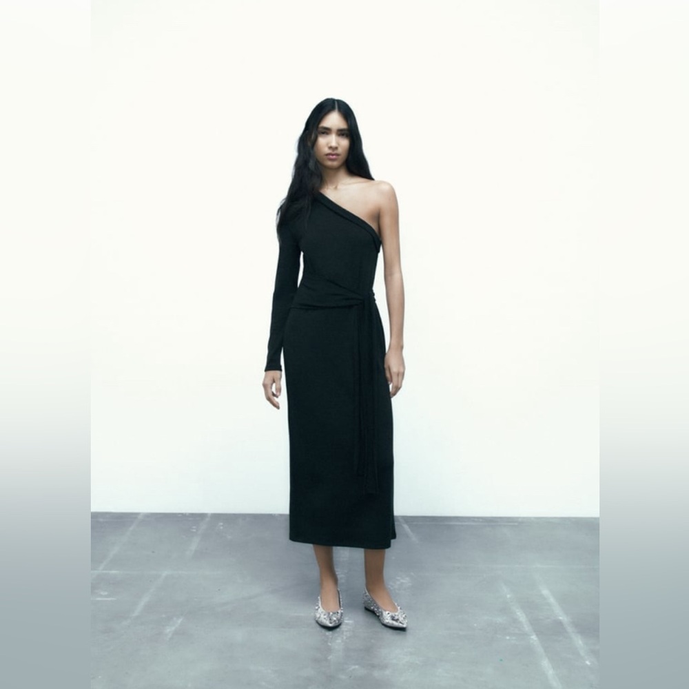 Zara soft asymmetric dress Size L. Attached Belt, Lots Of Stretch